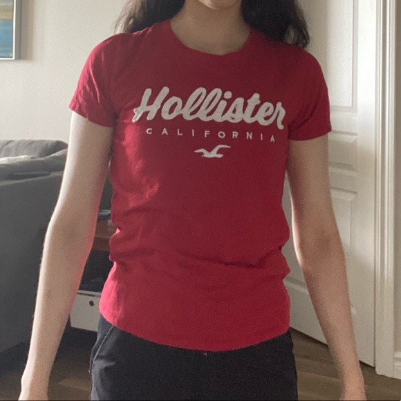 Hollister logo tee in women’s size XS (classic fit) - Picture 2 of 4